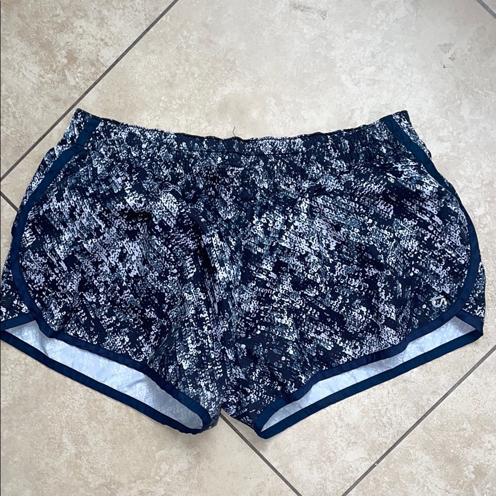 🔥🔥 (3/$20) 
Blue and White Patterned Gap Athletic Shorts 
size 6